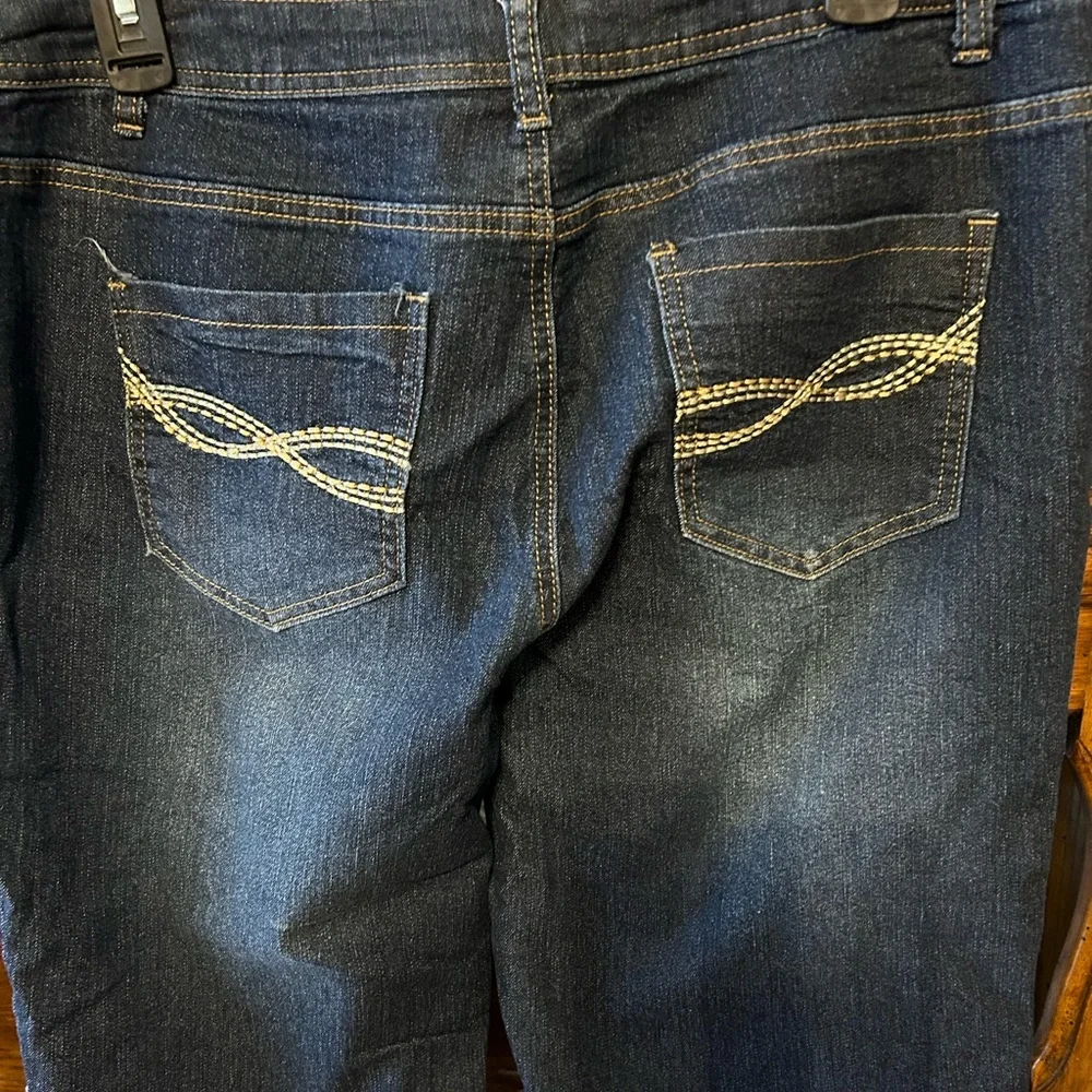 Capris - Picture 3 of 3